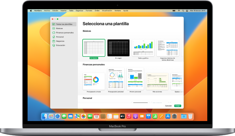 Una MacBook Pro mostrando la pantalla del selector de plantillas de Numbers. La categoría Todas las plantillas está seleccionada a la izquierda y las plantillas prediseñadas aparecen en filas y organizadas por categoría a la derecha.