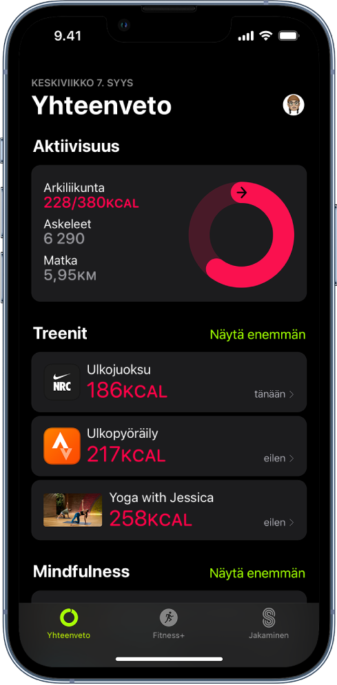 Kuntoilu-yhteenvetonäyttö, jossa on Aktiivisuus-, Harjoittelu- ja Mindfulness-alueet. Yhteenveto-, Apple Fitness+- ja jakovälilehdet ovat näytön alareunassa.