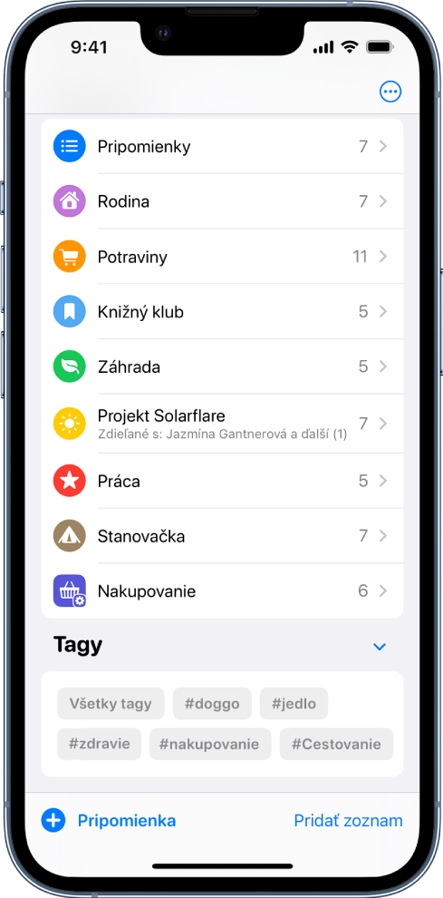 Obrazovka apky Pripomienky s niekoľkými zoznamami. V dolnej časti sa zobrazuje prehliadač tagov.