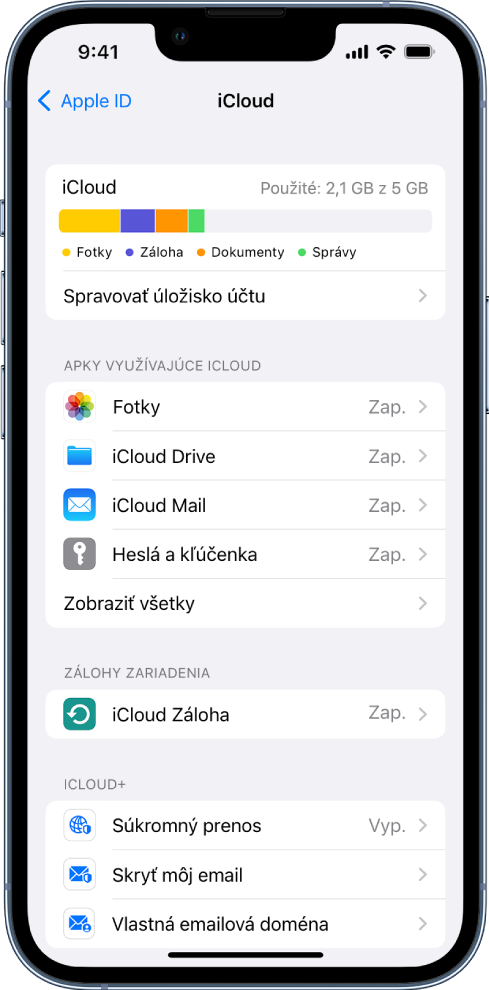 Obrazovka nastavení iCloudu s prehľadom využitia iCloud úložiska a zoznamom apiek a funkcií, ktoré možno s iCloudom používať, napríklad Mail, Kontakty a Správy.