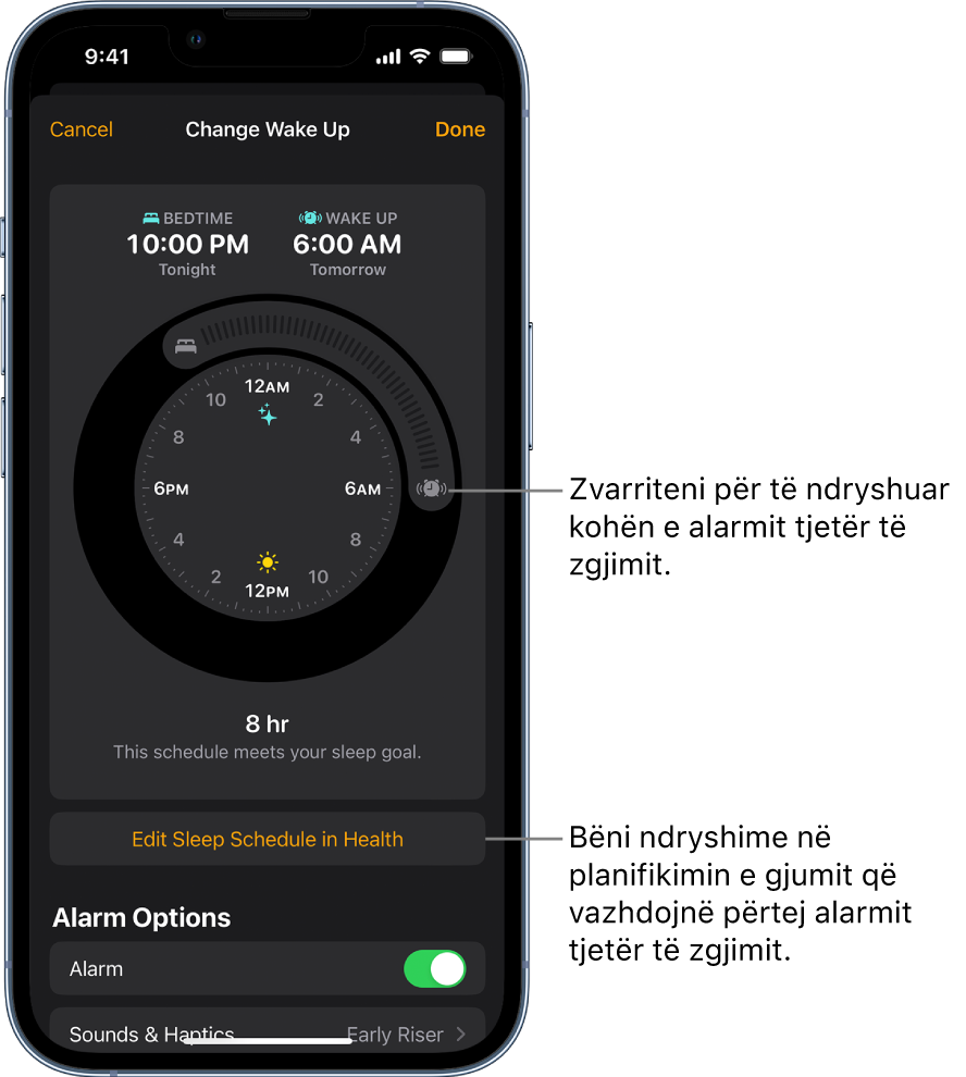 Një ekran për ndryshimin e alarmit të zgjimit për të nesërmen, me butonat që mund të zvarriten për të ndryshuar orarin e gjumit dhe orarin e zgjimit, një buton për ndryshimin e planifikimit të gjumit tek aplikacioni Health dhe një buton për aktivizimin ose çaktivizimin e alarmit Wake Up.