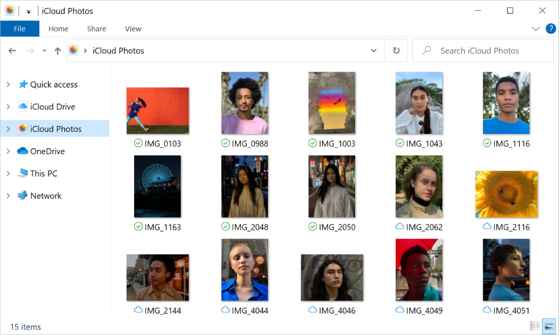 The iCloud Photos folder in File Explorer.