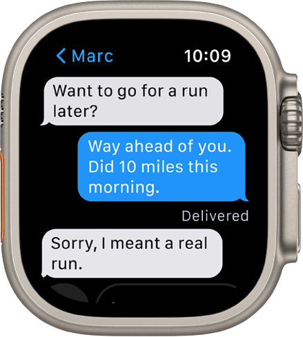 Apple Watch Ultra, показващ разговор в приложението Messages (Съобщения).
