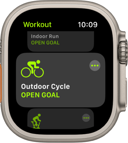 Екранът на Workout (Тренировка), маркирано е Outdoor Cycle (Колоездене на открито). Бутонът More (Повече информация) е горе вдясно на плочката за тренировка. Над него е част от тренировката Indoor Run (Тичане на закрито). Над него е част от тренировката Indoor Cycle (Колоездене на закрито).