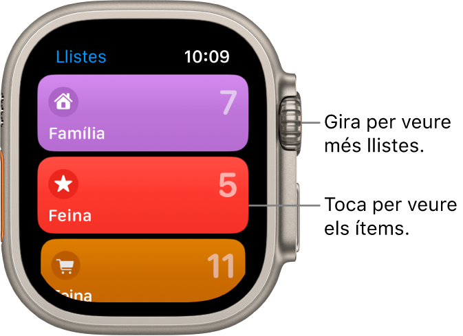 Pantalla Llistes de l’app Recordatoris amb tres botons de llista: Família, Feina i Queviures. Els números de la dreta indiquen quants recordatoris hi ha a cada llista. Toca una llista per veure els ítems que conté o gira la Digital Crown per veure més llistes.