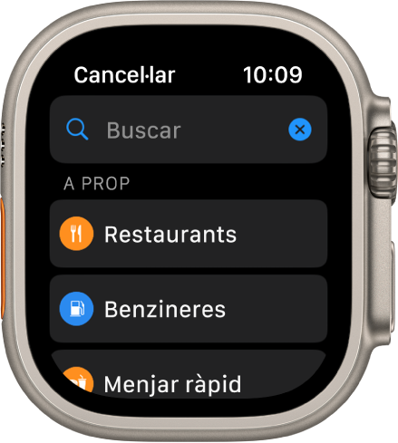 La pantalla de cerca de l’app Mapes mostra el camp de cerca al capdamunt. A sota de l’opció “A prop” hi ha els botons per a restaurants, gasolineres i menjar ràpid.