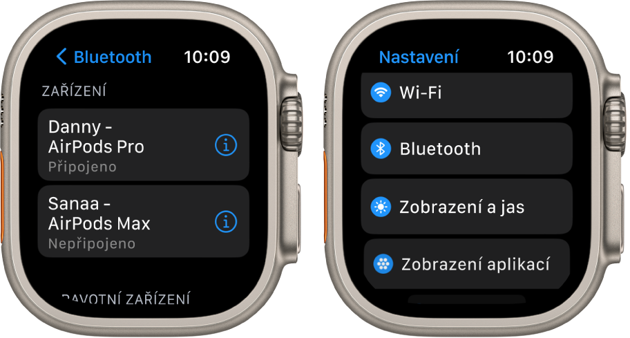 Dvě obrazovky vedle sebe. Na obrazovce vlevo jsou vidět dvě dostupná zařízení Bluetooth: připojené AirPody Pro a nepřipojené AirPody Max. Vpravo je vidět obrazovka Nastavení se seznamem tlačítek Wi‑Fi, Bluetooth, Zobrazení a jas a Zobrazení aplikací.