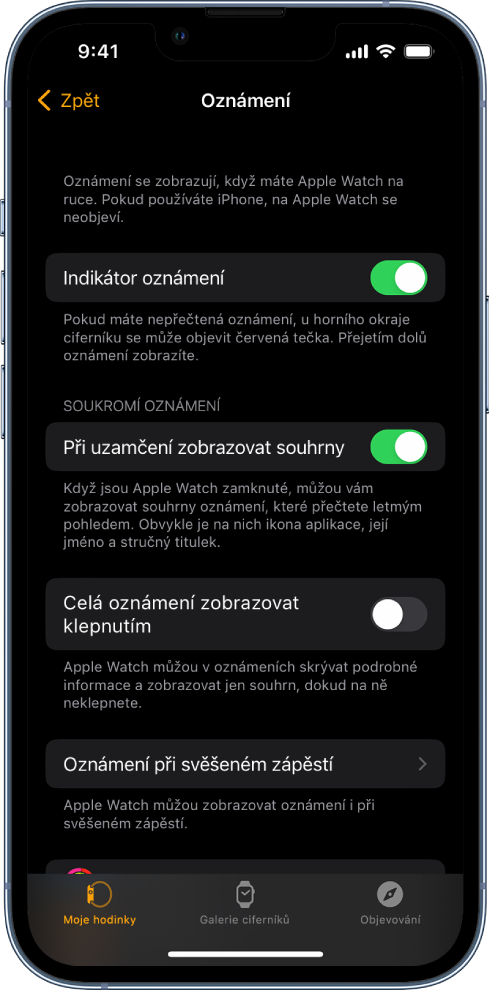 Obrazovka Oznámení v aplikaci Apple Watch na iPhonu. Na obrazovce jsou uvedeny zdroje oznámení.