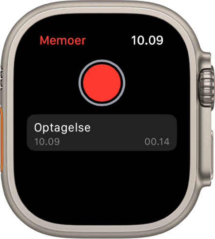 Apple Watch viser skærmen Memoer. En rød Optag-knap vises øverst. Et optaget memo vises nedenunder. Memoet viser det tidspunkt, hvor det blev optaget, og længden.