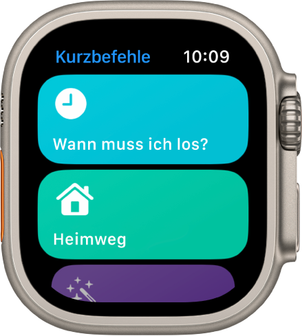 Die App „Kurzbefehle“ auf der Apple Watch zeigt zwei Kurzbefehle – „Wann muss ich los?“ und „Heimweg“.