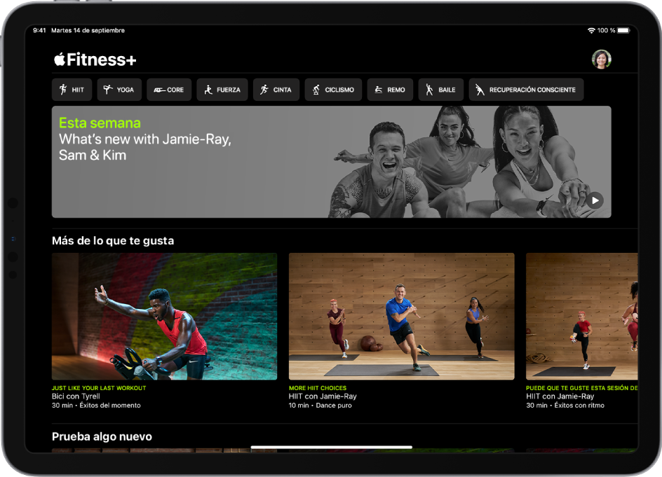 La página principal de Fitness+ mostrando tipos de entrenos, un vídeo de los entrenos nuevos esta semana y los entrenos recomendados.