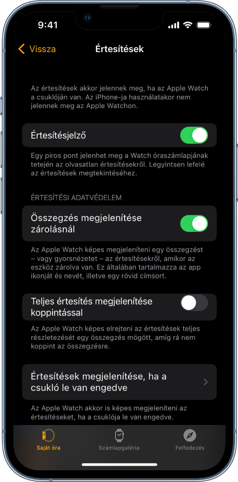 Az Értesítések képernyő az iPhone-on lévő Apple Watch appban az értesítések forrásaival.