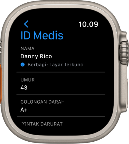 Layar ID Medis di Apple Watch menampilkan nama, umur, dan golongan darah pengguna. Tanda centang berada di bawah nama, menunjukkan ID Medis sedang dibagikan di layar terkunci. Tombol Selesai terdapat di kiri atas.