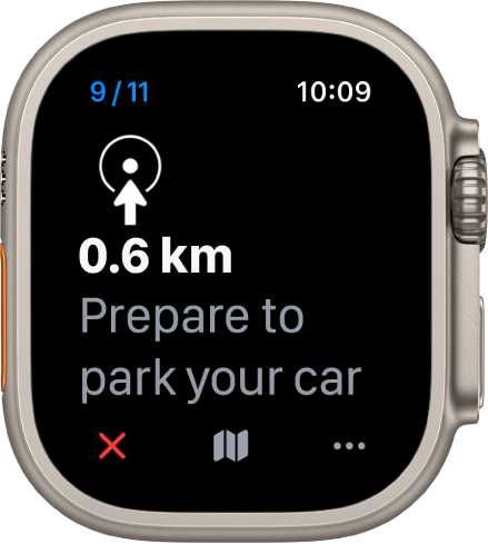 「マップ」App。ターンバイターンの経路案内が表示されています。曲がる方向を示す矢印と、その曲がり角までの距離、曲がる道路の名前が表示されています。下部には、「終了」、「マップ」、「その他」のボタンがあります。