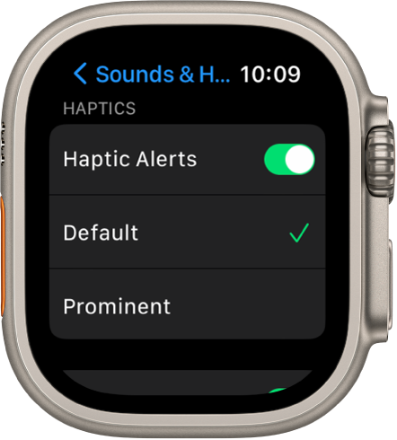 Apple Watch iestatījumu ekrāns Sounds & Haptics, kurā ir slēdzis Haptic Alerts, un zem tā — opcijas Default un Prominent.