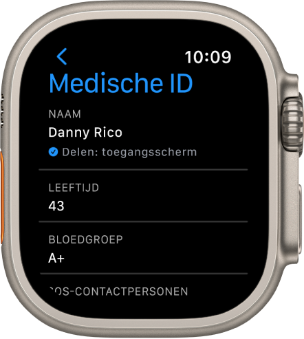 Het scherm met een medische ID op de Apple Watch, met daarop de naam, leeftijd en bloedgroep van de gebruiker. Onder de naam staat een vinkje, om aan te geven dat de medische ID wordt gedeeld op het toegangsscherm. Linksbovenin bevindt zich de knop 'Gereed'.