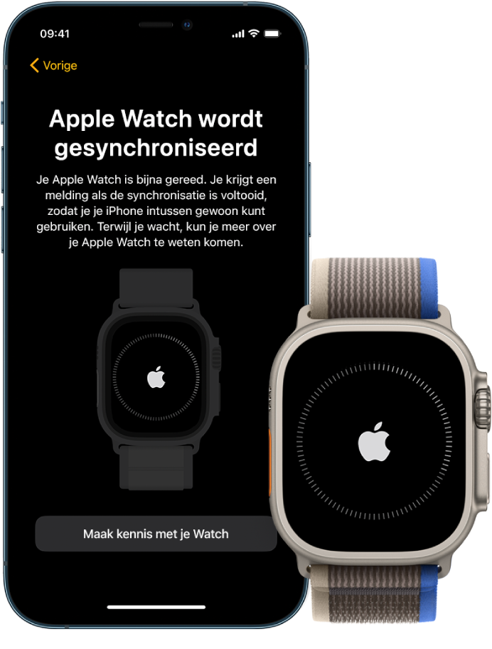 Een iPhone en een Apple Watch Ultra naast elkaar. Het scherm van de iPhone toont de tekst: 'Apple Watch wordt gesynchroniseerd'. Op de Apple Watch Ultra is de voortgang van de synchronisatie te zien.