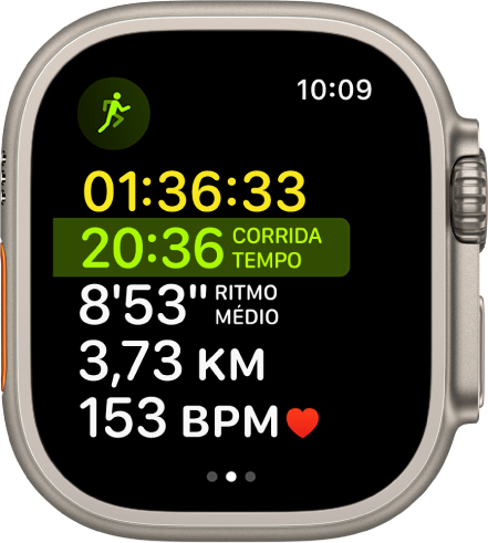 App Exercício mostrando um exercício multiesporte em andamento. A tela mostra o tempo total decorrido, o tempo em que você esteve correndo, ritmo médio, distância e batimentos.