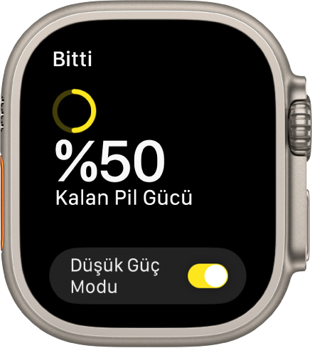 Düşük Güç Modu ekranı kalan şarjı belirtilen kısmen sarı bir halkayı, yüzde 50 Kalan Pil sözcüklerini ve en altta Düşük Güç Modu düğmesini gösteriyor.