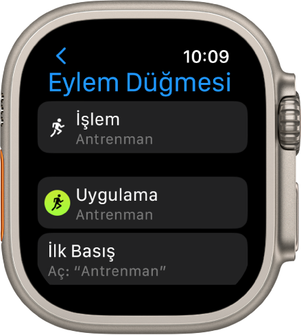 Apple Watch Ultra’daki Eylem Düğmesi ekranı, atanan eylem ve uygulama olarak Antrenman’ı gösteriyor. Eylem düğmesine bir kez basıldığında Antrenman uygulaması açılır.