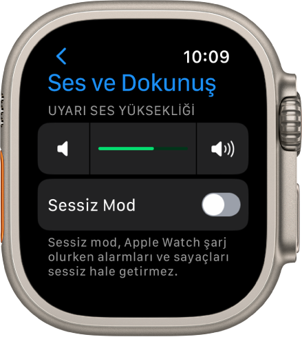 En üstte Uyarı Ses Yüksekliği sürgüsünü ve altında Sessiz Mod anahtarını gösteren Apple Watch’taki Ses ve Dokunuş ayarları.