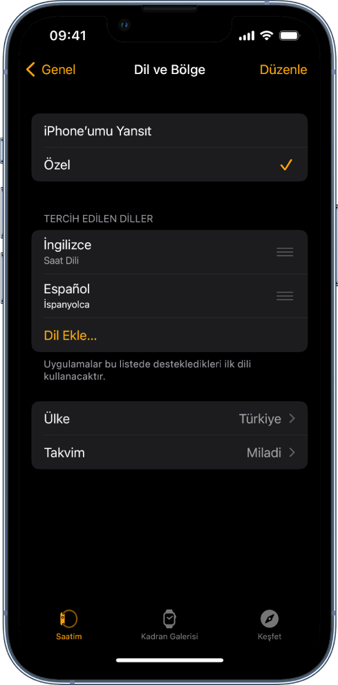 Apple Watch uygulamasının, Tercih Edilen Diller’in altında görünen İngilizce ve İspanyolca ile Dil ve Bölge ekranı.