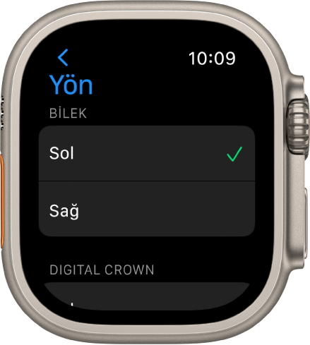 Apple Watch’taki Yön ekranı. Bilek ve Digital Crown tercihinizi ayarlayabilirsiniz.