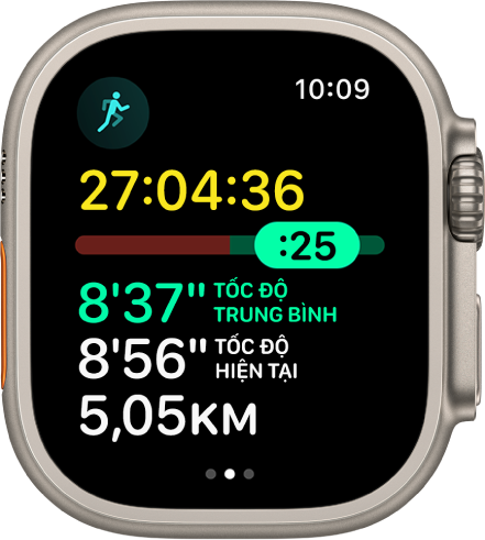 Ứng dụng Bài tập trên Apple Watch đang hiển thị phân tích tốc độ trong một bài tập Chạy bộ ngoài trời. Ở trên cùng là khoảng thời gian chạy. Bên dưới là thanh trượt cho biết khoảng cách bạn vượt qua hoặc chưa đạt so với tốc độ của mình. Tốc độ trung bình, Tốc độ hiện tại và khoảng cách ở bên dưới.
