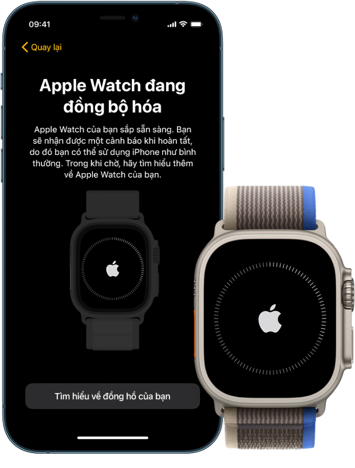 Một iPhone và Apple Watch Ultra đang hiển thị các màn hình đồng bộ hóa của chúng.