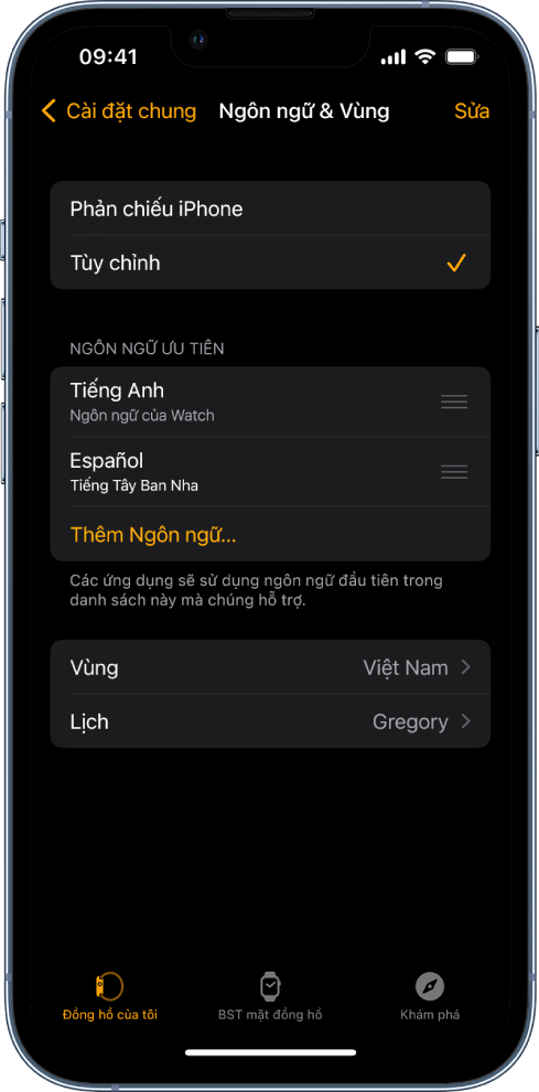 Màn hình Ngôn ngữ & Vùng trong ứng dụng Apple Watch, với Tiếng Anh và Tiếng Tây Ban Nha đang xuất hiện bên dưới Ngôn ngữ ưu tiên.