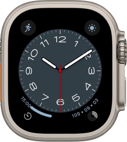 「大都會」錶面，你可以在此錶面轉動數碼錶冠來更改該類型的外觀。此錶面顯示四個複雜功能：「體能訓練」位於左上方、「天氣概況」位於右上方、「計時器」位於左下方，以及「健身記錄」位於右下方。