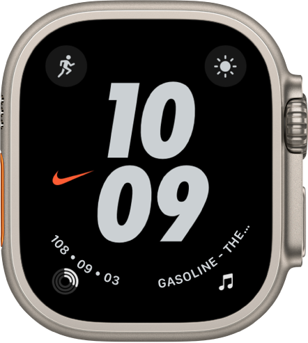 「Nike 混合」錶面中央以大型數字顯示時間。「體能訓練」複雜功能位於左上方、「天氣狀況」複雜功能位於右上方、「活動記錄」複雜功能在左下方、「音樂」複雜功能在右下方。