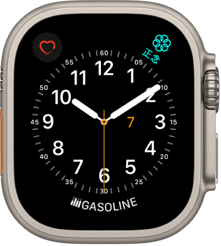 「實用」錶面，你可以調整秒針的顏色並調整錶盤的數字和刻度。顯示三項複雜功能：左上角是「心率」，「正念」位於右上角，「音樂」位於底部。