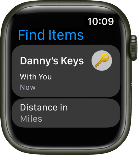 Приложението Find Items (Намери вещи) показва, че закаченият AirTag към връзка с ключове е с вас.