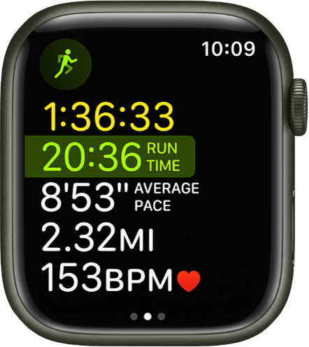 Приложението Workout (Тренировка), показващо комбинирана тренировка в процес. Екранът показва общото изминало време, времето, в което сте тичали, средното темпо, разстоянието и сърдечния ритъм.