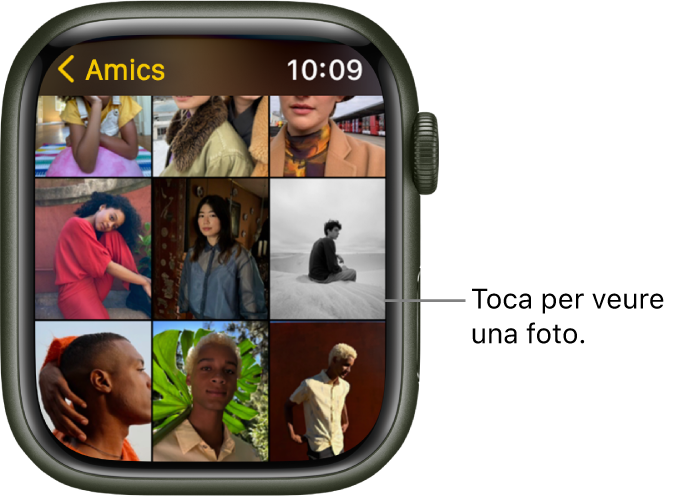 Pantalla principal de l’app Fotos de l’Apple Watch amb diverses fotos mostrades en una quadrícula.