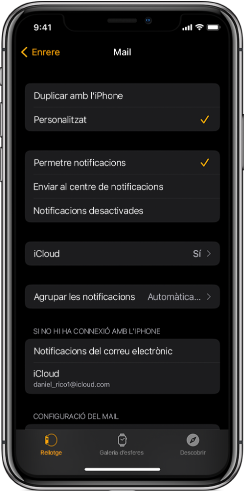 La configuració del correu a l’app Apple Watch mostra la configuració de les notificacions i els comptes de correu.