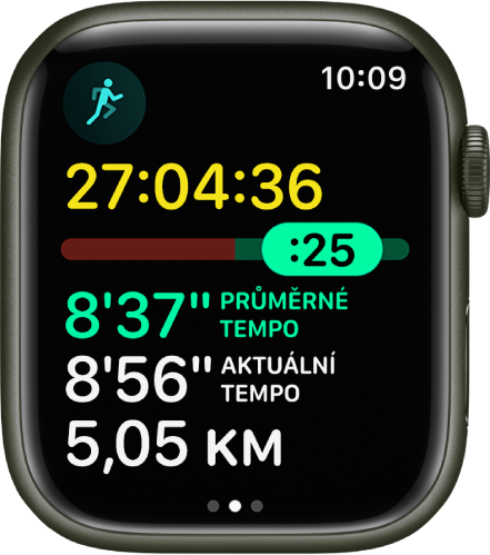 Aplikace Cvičení na Apple Watch se zobrazenými analytickými údaji pro tempo tréninku z kategorie Venkovní běh. Nahoře je uvedena doba trvání běhu. Dole je posuvník znázorňující, jak moc jste ve svém tempu napřed či pozadu. Dole je vidět průměrné tempo, aktuální tempo a vzdálenost.