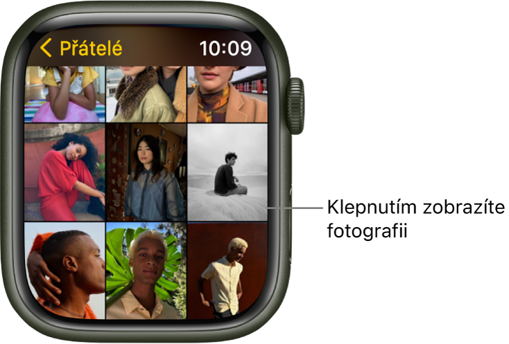 Hlavní obrazovka aplikace Fotky na hodinkách Apple Watch s několika fotkami zobrazenými v mřížce.