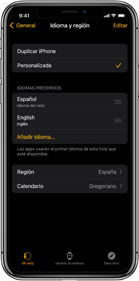 La pantalla “Idioma y región” en la app Apple Watch, con las opciones Inglés y Español seleccionadas como idiomas preferidos.