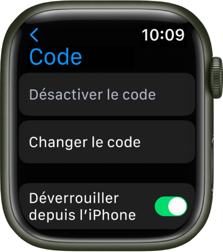 L’Apple Watch qui affiche les réglages de code, avec le bouton « Désactiver le code » dans le haut, le bouton « Changer le code » au centre et le bouton « Déverrouiller avec l’iPhone » dans le bas.