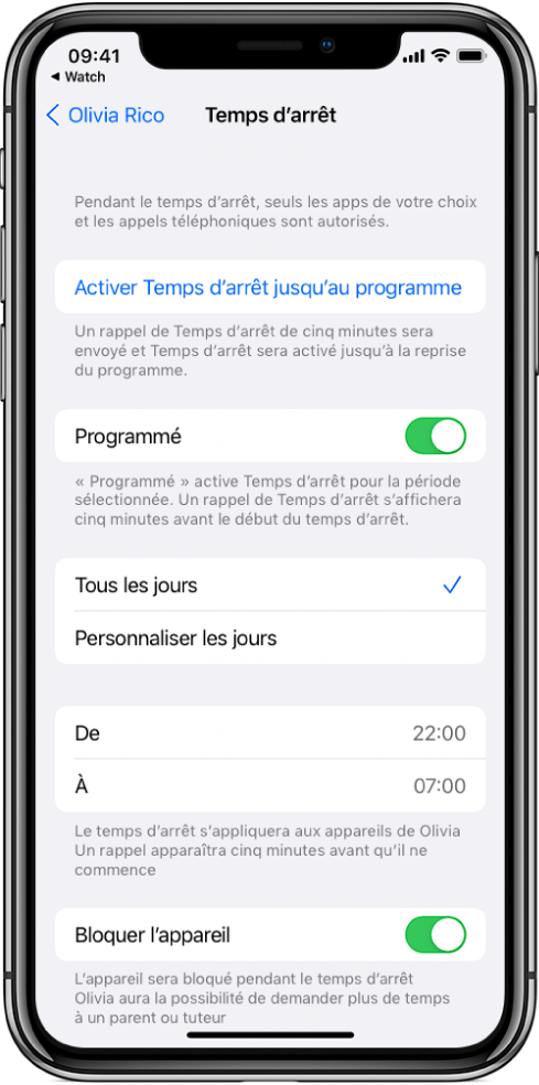 iPhone montrant l’écran de configuration de « Temps d’arrêt ». Un bouton Programmé se trouve vers le haut. Les options « Tous les jours » et « Personnaliser les jours » apparaissent sous cela et l’option « Tous les jours » est sélectionnée. Les heures « De » et « À » se trouvent au milieu de l’écran et un bouton « Bloquer l’appareil » apparaît en bas.