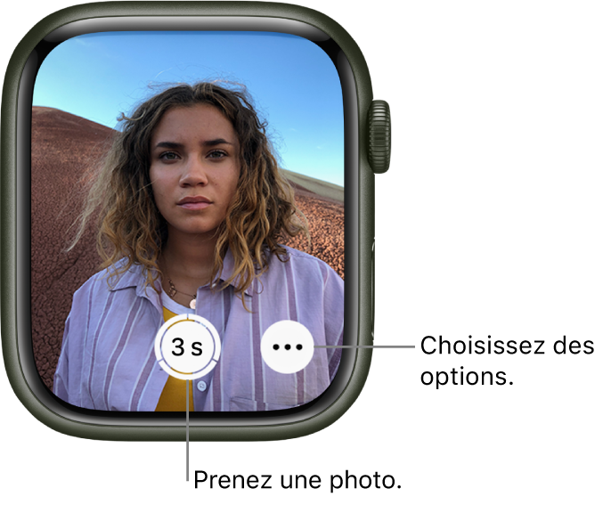 Lorsque la montre sert de télécommande pour l’appareil photo, le viseur de l’iPhone est affiché sur l’Apple Watch. Le bouton « Prendre une photo » se trouve en bas au centre, avec le bouton « Plus d’options » à sa droite. Si vous avez pris une photo, le bouton de viseur se trouve dans le coin inférieur gauche.