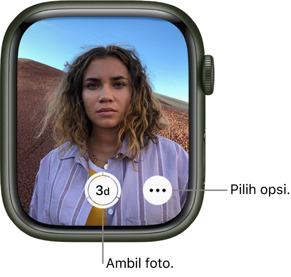 Saat sedang digunakan sebagai remote kamera, layar Apple Watch menampilkan yang ditampilkan di kamera iPhone. Tombol Ambil Gambar ada di tengah bawah dengan tombol Pilihan Lainnya di sebelah kanan. Jika Anda telah mengambil foto, tombol Penampil Foto ada di kiri bawah.