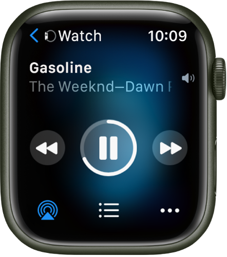 La schermata “In riproduzione” che mostra Watch in alto a sinistra, con una freccia puntata a sinistra, che conduce alla schermata del dispositivo. Il titolo e il nome dell'artista di un brano compaiono sotto. I controlli di riproduzione si trovano in mezzo. Il pulsante di AirPlay, quello dell'elenco dei brani e Altro sono in basso.