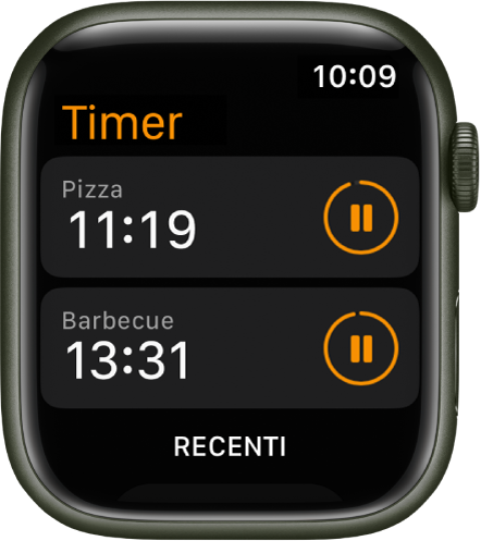 Due timer nell'app Timer. Un timer chiamato “Pizza” è vicino alla parte superiore dello schermo. Sotto, è presente un timer chiamato Barbecue. Ciascun timer mostra il tempo residuo sotto il nome del timer e un pulsante per mettere in pausa sulla destra. In basso a sinistra sullo schermo è presente un pulsante Recenti.