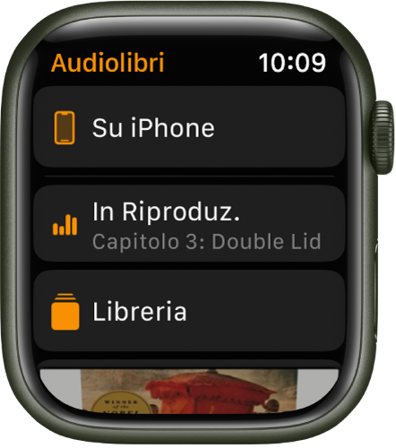 Apple Watch che mostra la schermata di Audiolibri con il pulsante “Su iPhone” in alto, il pulsante di riproduzione sotto e una parte della copertina di un audiolibro in basso.