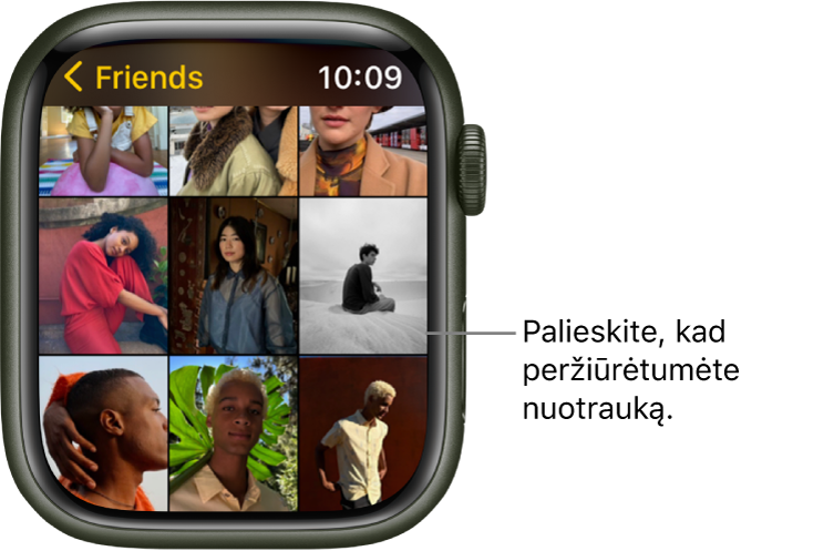 Pagrindinis „Apple Watch“ programos „Photos“ ekranas, kurio tinklelyje rodomos kelios nuotraukos.