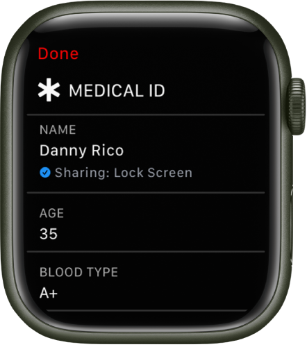 Apple Watch pulksteņa ekrānā Medical ID redzams lietotāja vārds, vecums un asinsgrupa. Zem vārda ir atzīme, kas norāda, ka Medical Id tiek koplietots bloķētā ekrānā. Augšējā kreisajā stūrī ir poga Done.