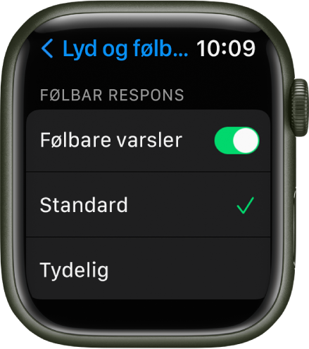 Innstillingene for Lyd og følbar respons på Apple Watch, med Følbare varsler-bryteren og valgene Standard og Tydelig nedenfor.